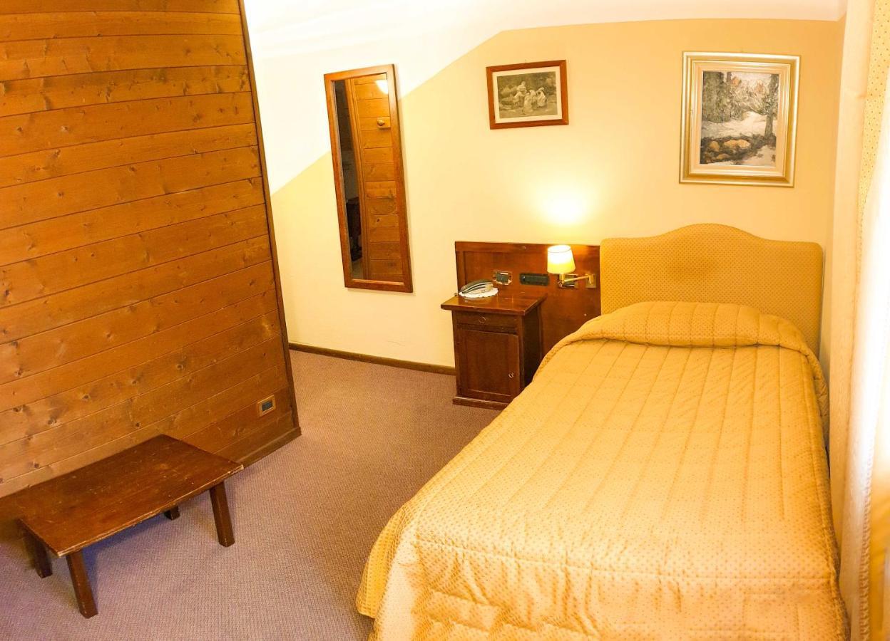Hotel Des Alpes Сент-Реми-ан-босис Екстериор снимка