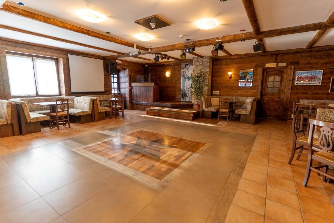 Hotel Des Alpes Сент-Реми-ан-босис Екстериор снимка